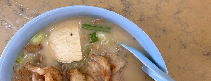 太平人茶餐室 Restaurant Taiping ( USJ 16 delicious fish head noodles 驰名鱼头米粉 ) is one of Lunch Spots.