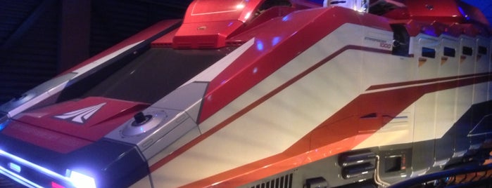 Star Tours - The Adventures Continue is one of Lugares favoritos de Joey.