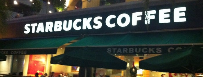 Starbucks is one of Tempat yang Disimpan Dennis.