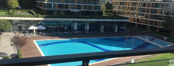 Istwest Swimming Pool is one of Duygu’s Liked Places.