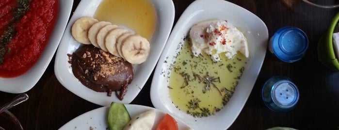 Tosbağa Cafe is one of İstanbul Yeme&İçme Rehberi - 5.