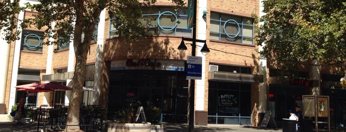 Crest Cafe is one of สถานที่ที่ Ross ถูกใจ.