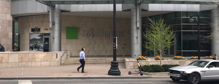 H&R Block Corporate Headquarters is one of Edifici in Travertino nel mondo.