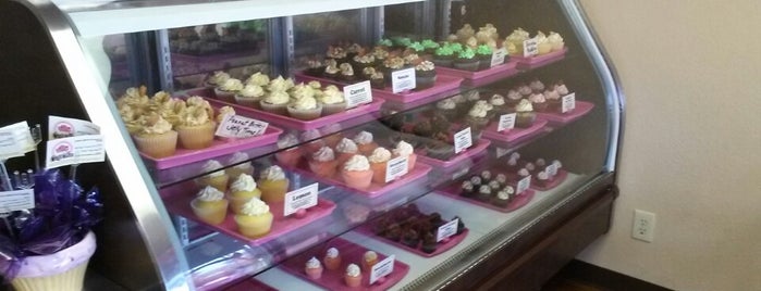 The Cupcake Store is one of Lugares favoritos de Henry.