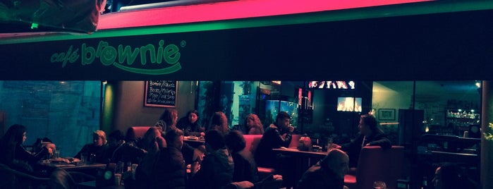 Cafe Brownie is one of Lugares favoritos de Hatice.