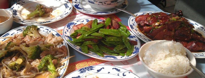 Kowloon Restaurant is one of Alan 님이 좋아한 장소.