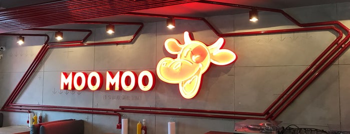 Moo Moo Burgers is one of สถานที่ที่ Sasha ถูกใจ.