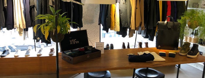 The Feeting Room is one of Porto.