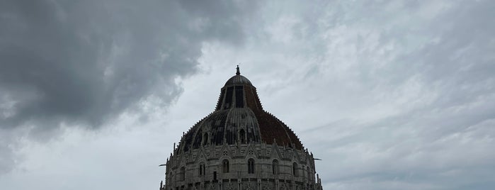 Primaziale di Santa Maria Assunta (Duomo) is one of Gita a Pisa-Lucca.