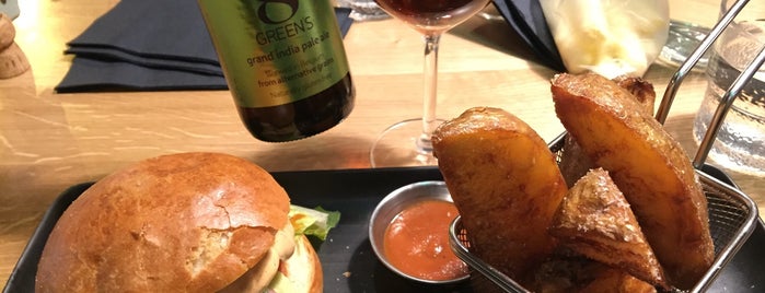 2Puuta Bistro & Bar is one of Salla 님이 저장한 장소.