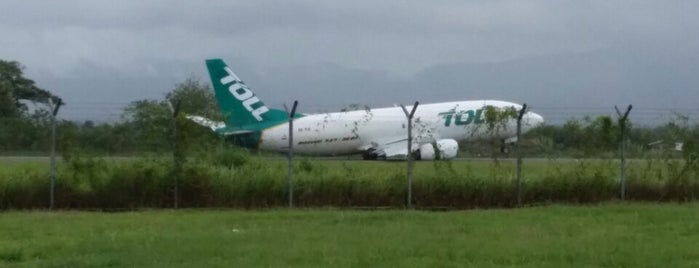 Honiara International Airport (HIR) is one of Tempat yang Disukai Trevor.