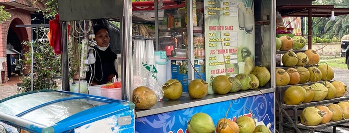 Coconut Shake Sri Serdang is one of Makan @ Seri Kembangan/ Serdang #2.