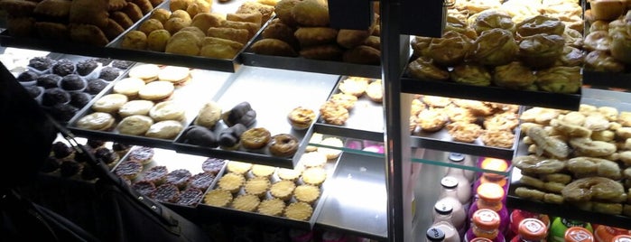 Padaria Ribeiro is one of Restaurantes.