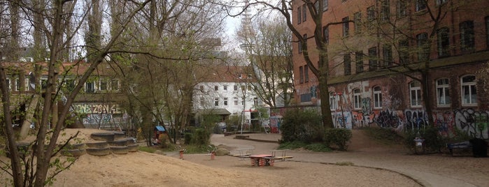 Durchgang bei der alten Pianofabrik is one of Das Tor zur Welt.