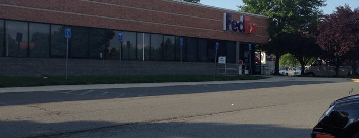 FedEx Ship Center is one of สถานที่ที่ Aaron ถูกใจ.