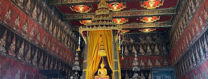 พระที่นั่งพุทไธสวรรย์ is one of бангкок.