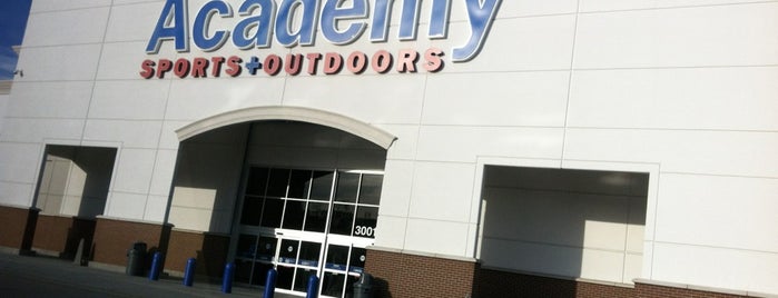 Academy Sports + Outdoors is one of สถานที่ที่ George ถูกใจ.