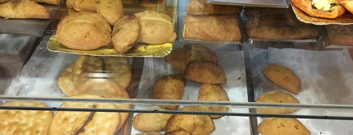 Panadería Ifach is one of Lugares favoritos de Aitor.