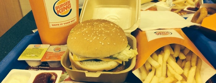 Burger King is one of Orte, die Halil gefallen.