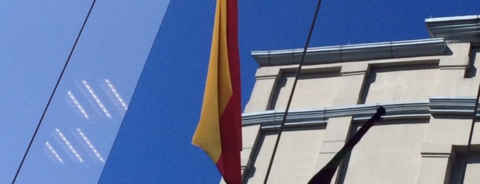 Consulado General de España is one of สถานที่ที่ Victoria ถูกใจ.