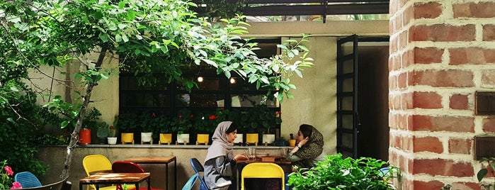 Kargadan Café | کافه کرگدن is one of Tempat yang Disukai Bahman.