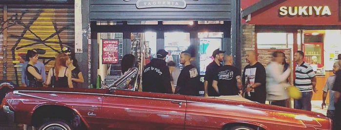 Chicano Taqueria is one of Ericaさんのお気に入りスポット.