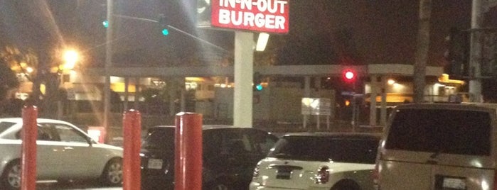 In-N-Out Burger is one of สถานที่ที่ Adriana ถูกใจ.