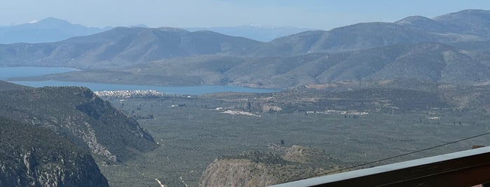 Café Apollon is one of Valentin'in Beğendiği Mekanlar.