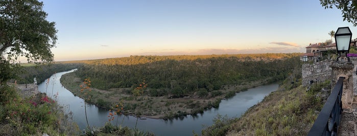 Altos de Chavon is one of สถานที่ที่ Ken ถูกใจ.