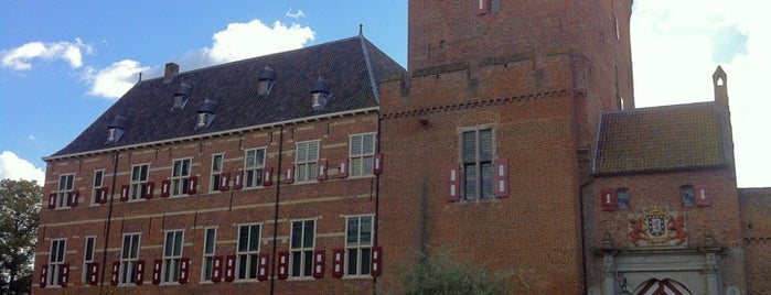Kasteel Huis Bergh is one of Kastelen ♖.