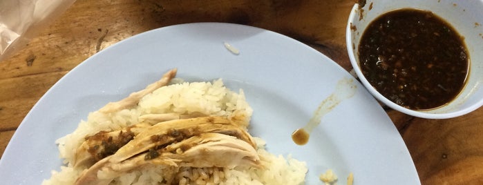 ข้าวมันไก่น้ำข้นลุงเปี๊ยก is one of AROii.