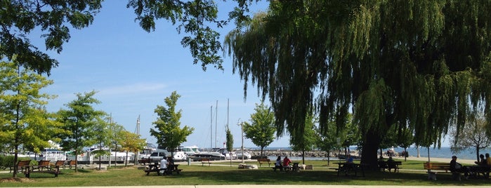 Bronte Heritage Waterfront Park is one of Tempat yang Disukai Rebecca.