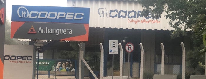 COOPEC Cooperativa De Ensino is one of Lieux qui ont plu à Heloisa.