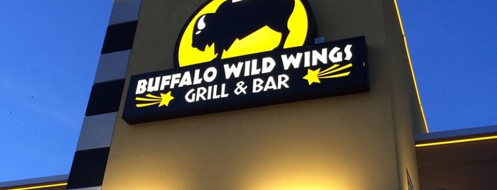 Buffalo Wild Wings is one of Lugares favoritos de Mesha.