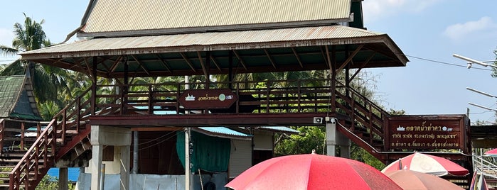 Tha Kha Floating Market is one of Posti che sono piaciuti a Lanre.