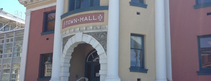 Emeryville City Hall is one of Lugares favoritos de dedi.