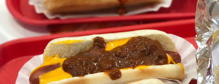 Papaya Dog is one of Mosesさんのお気に入りスポット.
