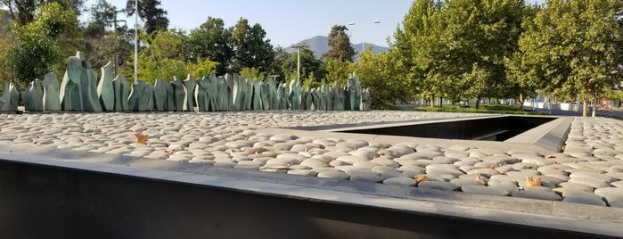 Memorial Jaime Guzmán Errázuriz is one of Proyectos de Plant Art.