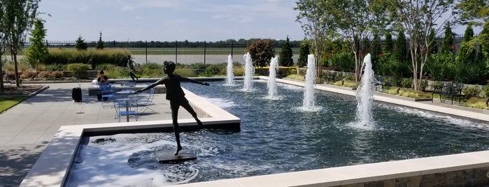 Greenville-Spartanburg International Airport Garden Patio is one of Lugares favoritos de Lisle.