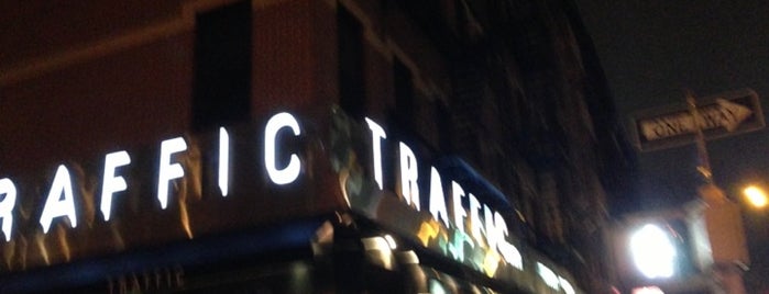 Traffic Bar & Restaurant Hell's Kitchen is one of Lugares favoritos de Adriana.