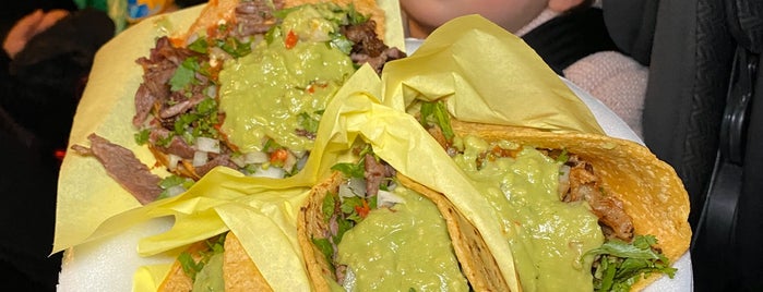 Tacos los Poblanos is one of สถานที่ที่ Nancy ถูกใจ.