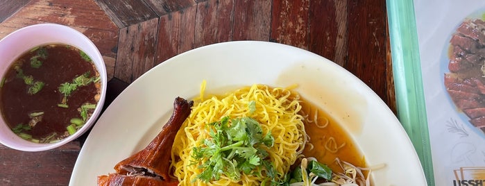 ก๋วยเตี๋ยวชามโต ชมทุ่ง is one of เชียงใหม่_5_noodle.