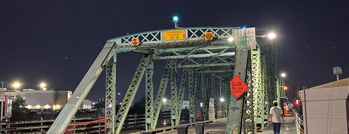 Grand Street Bridge is one of New York City area highways and crossings.