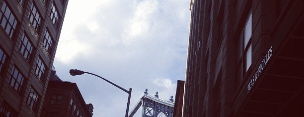NYCT - Manhattan Bridge-York Street Power Substation is one of Tempat yang Disimpan Kimmie.