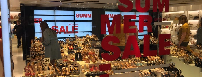 Schutz is one of Shopping RioSul.