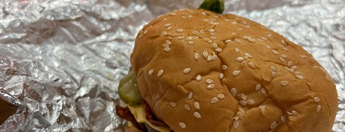 Five Guys is one of The 11 Best Fast Food Restaurants in Barcelona.
