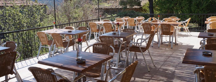 Cafe Garaj is one of Posti che sono piaciuti a Ali Sinan.