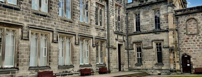 University of Aberdeen is one of Skotsko.