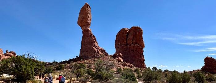 Balanced Rock is one of Lugares favoritos de Julie.