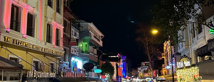 Akbıyık Caddesi is one of Ahirkapi.